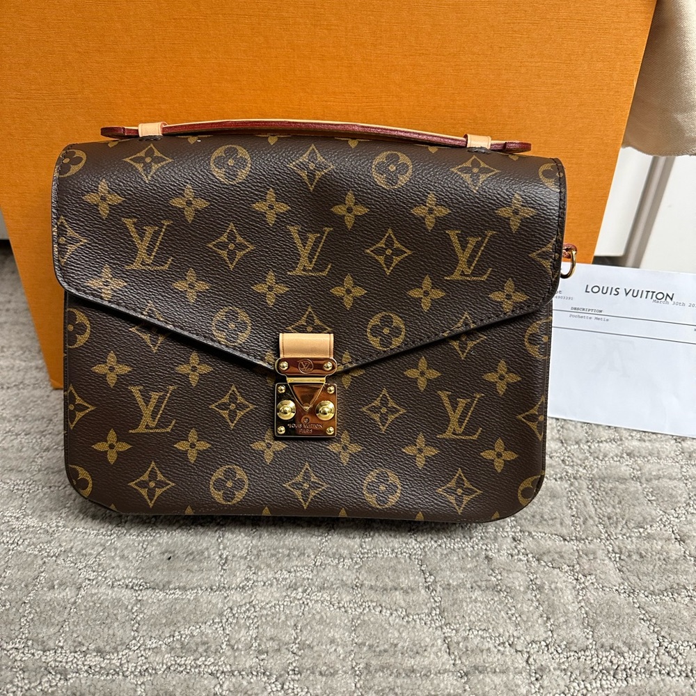 Authentic Louis Vuitton Pochette Metis Monogram
